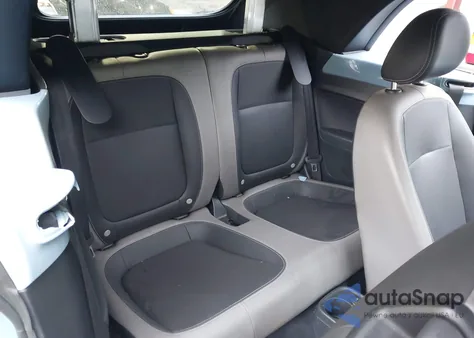 2013 Volkswagen Beetle 2.5L z USA, uszkodzony, nr VIN 3VW5X7AT9DM826252